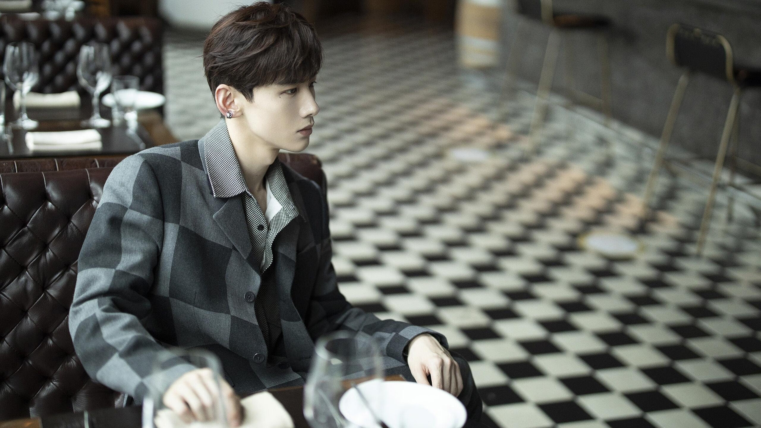 “赛段背后:战术布局的智慧较量”,竞赛战术