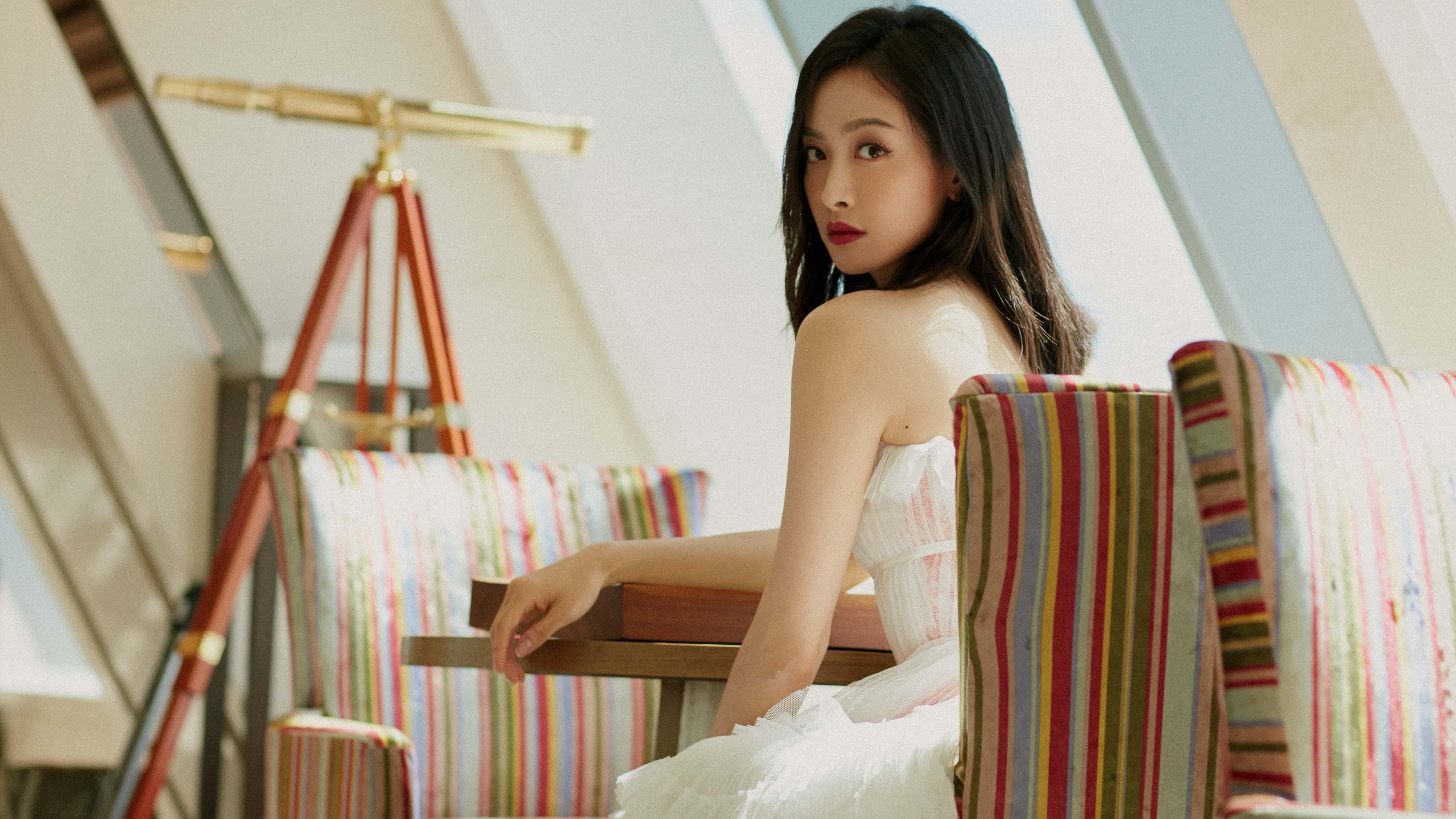 英超关键比赛,战术变化多端,亮点不断,英超各项赛事