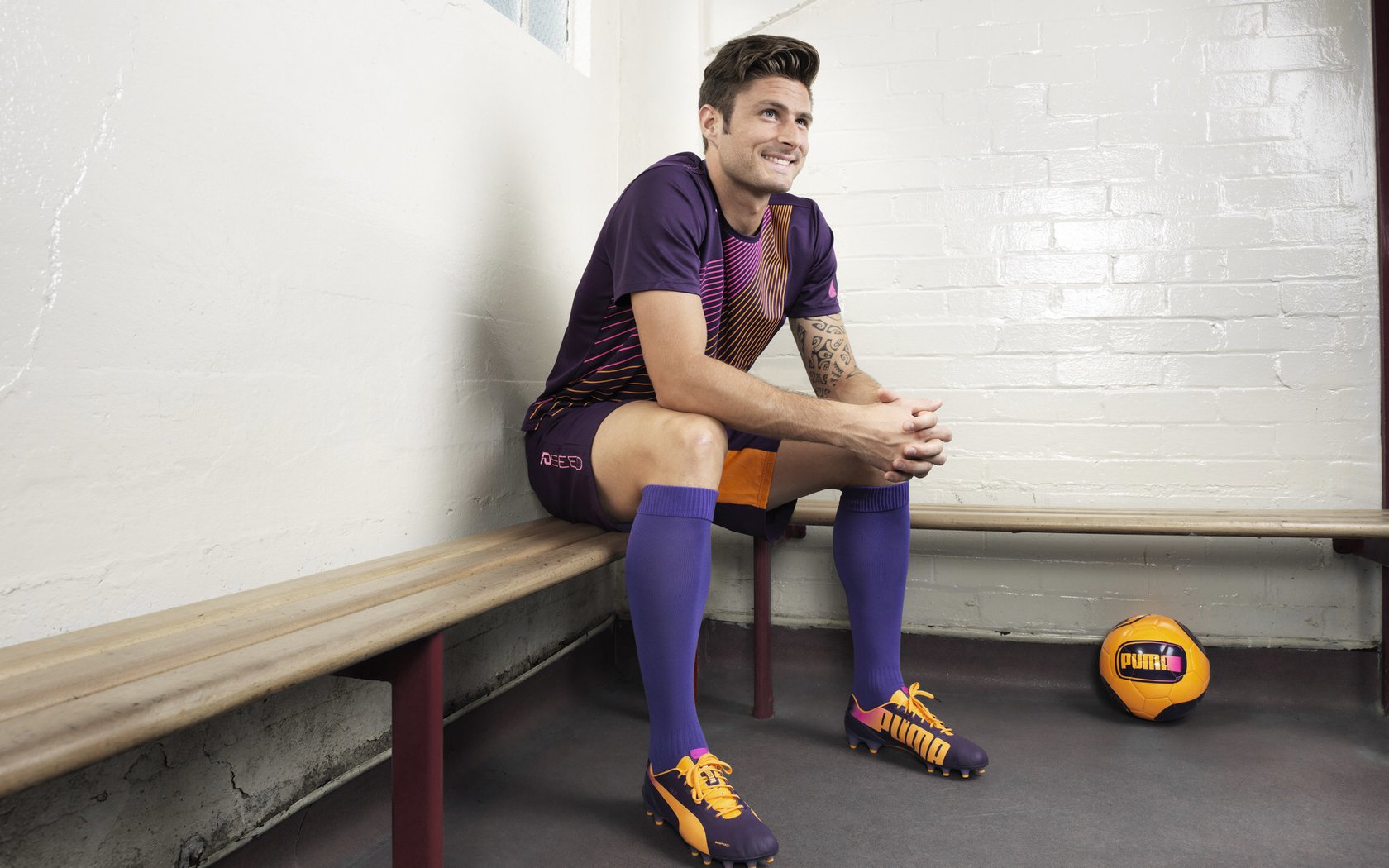 南安普顿后防球员戏耍队友获点赞，南安普顿 球队