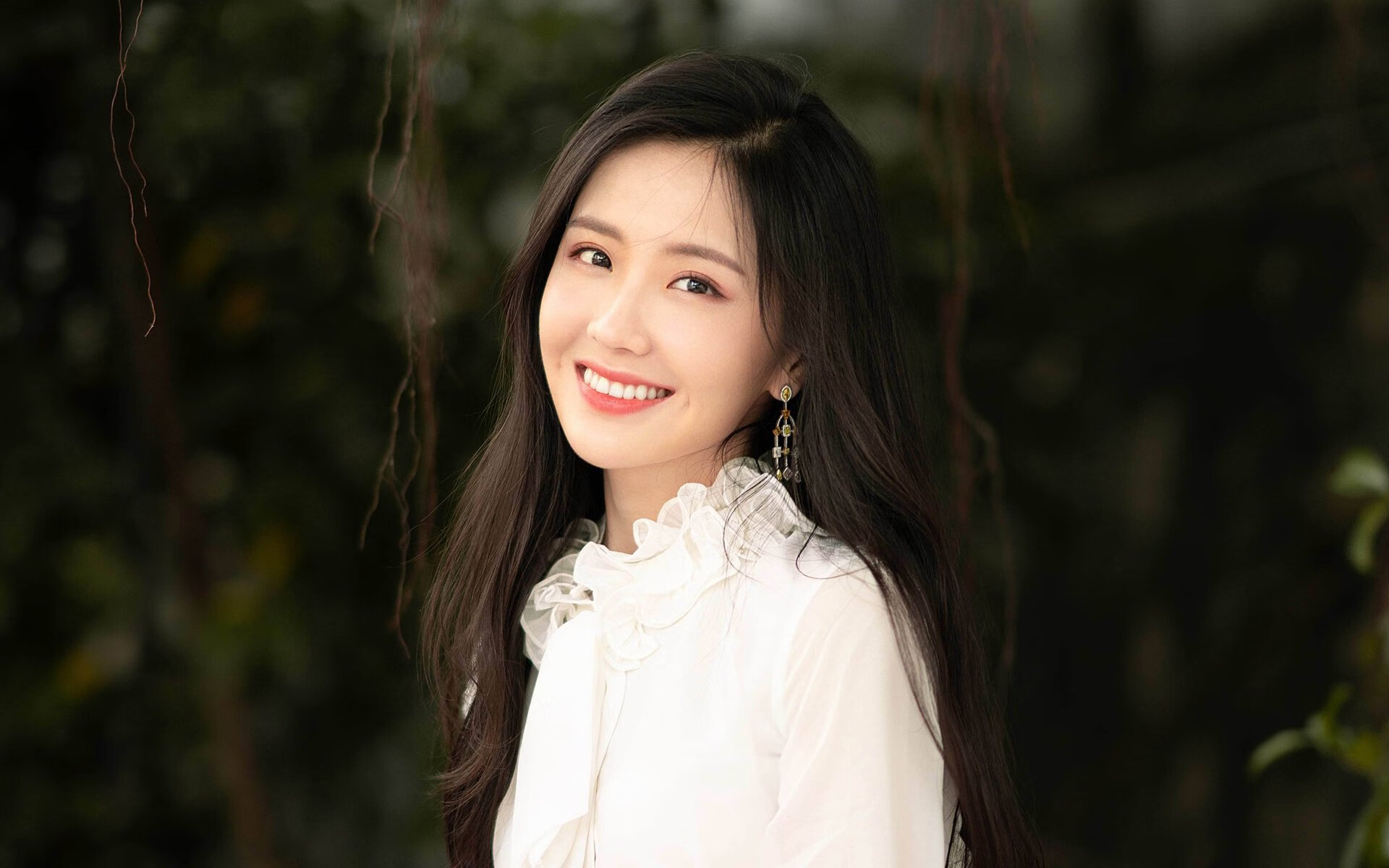 阿根廷马术代表队在巴黎奥运会团体障碍赛中获得铜牌，展现团队协作精神。