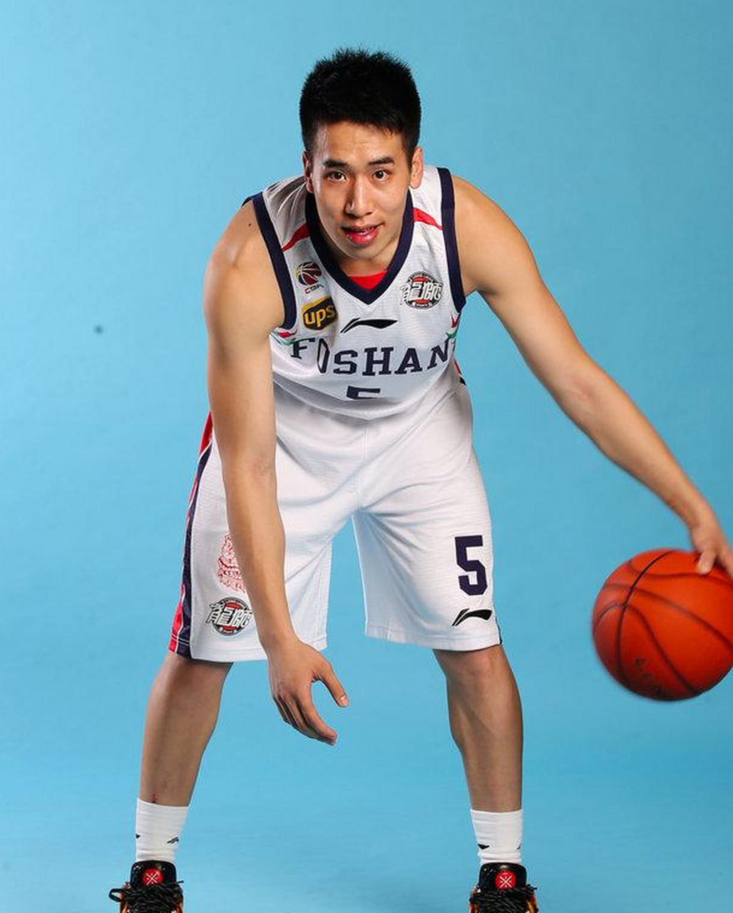 包含B体育官网：CBA球员合同到期，自由市场引关注的词条